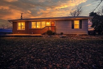 Building Photo - 108 Cottonwood Dr