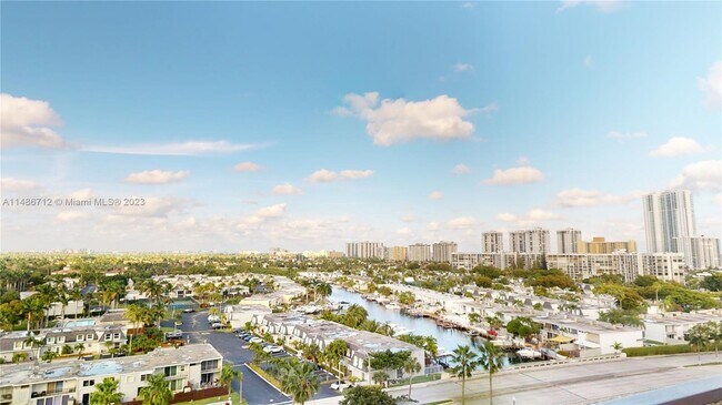 Foto del edificio - 2500 Parkview Dr