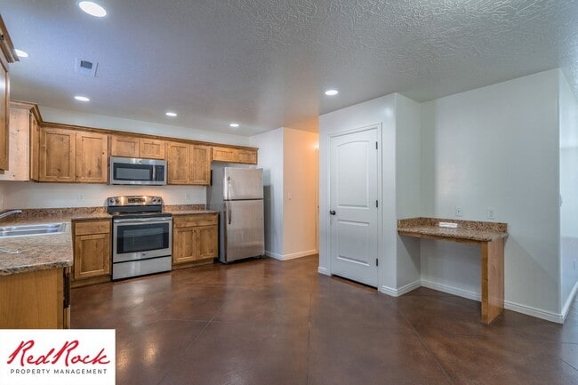 Building Photo - 2801 E 450 N