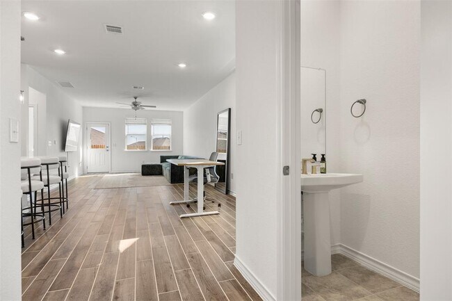 Foto del edificio - 13707 Manhattan Dr