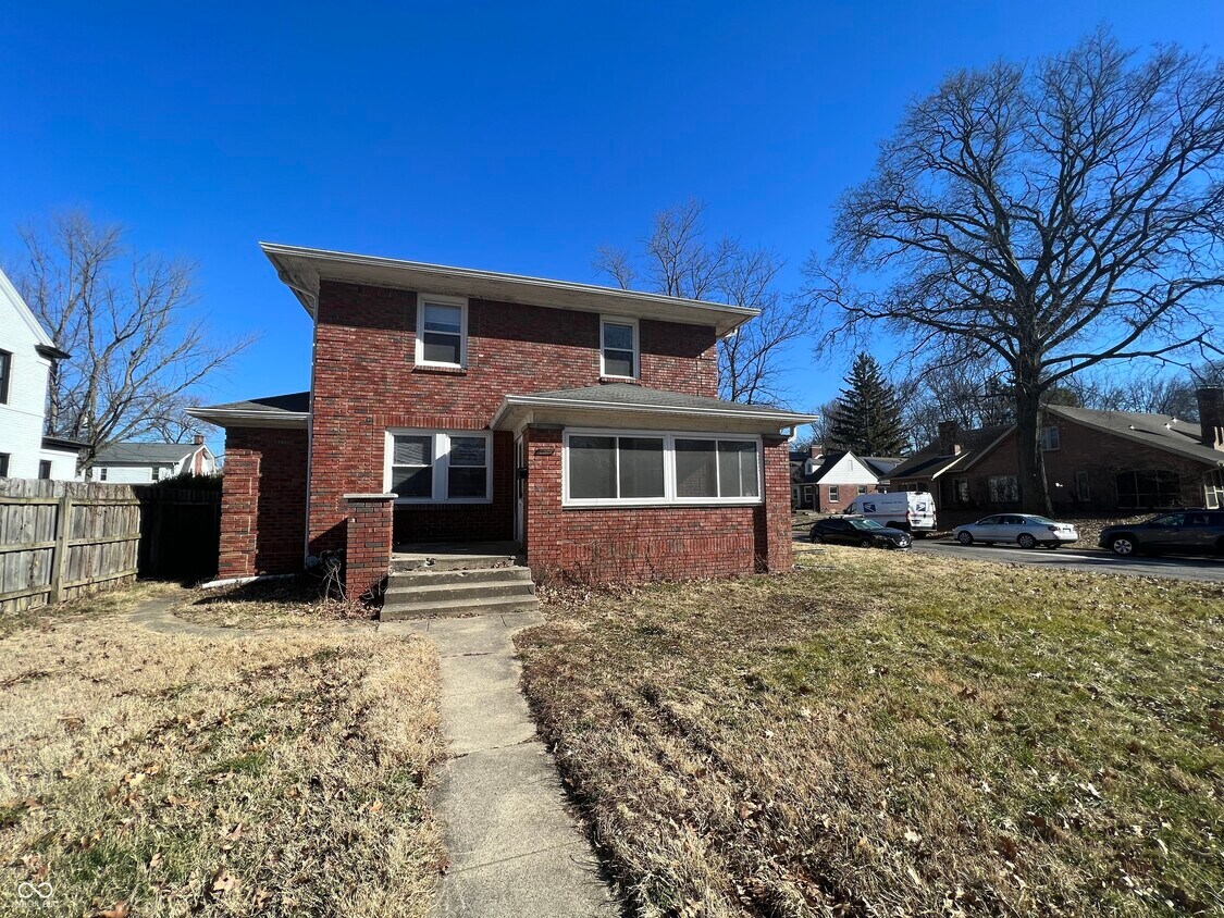 Foto principal - 6001 Central Ave