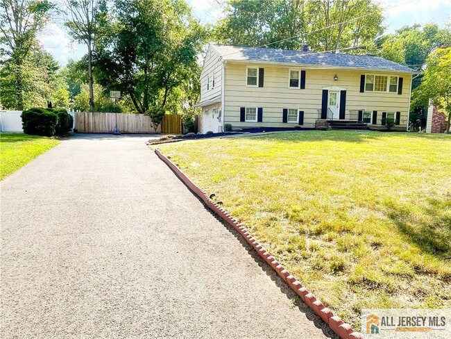 Foto del edificio - 94 Princeton Hightstown Rd