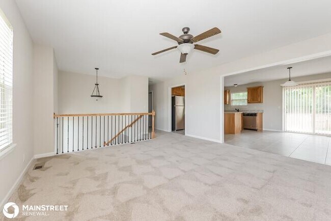 Building Photo - 413 Wiltshire Dr, Raymore, MO 64083