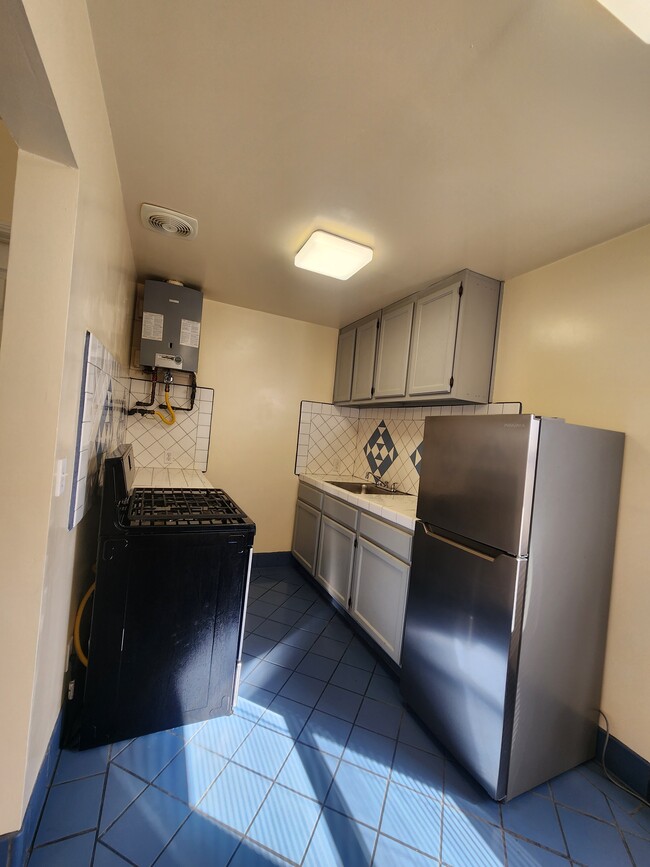 Building Photo - 1450 W 220th St