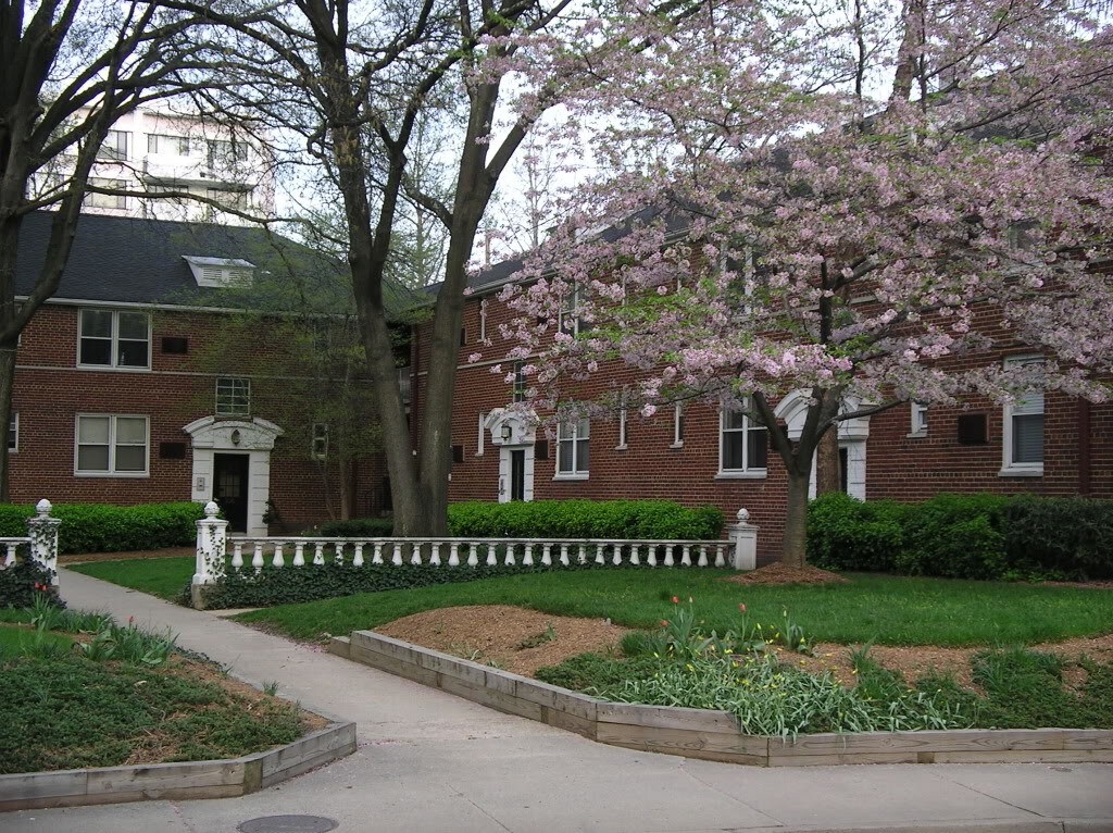 Primary Photo - 108 N George Mason Dr