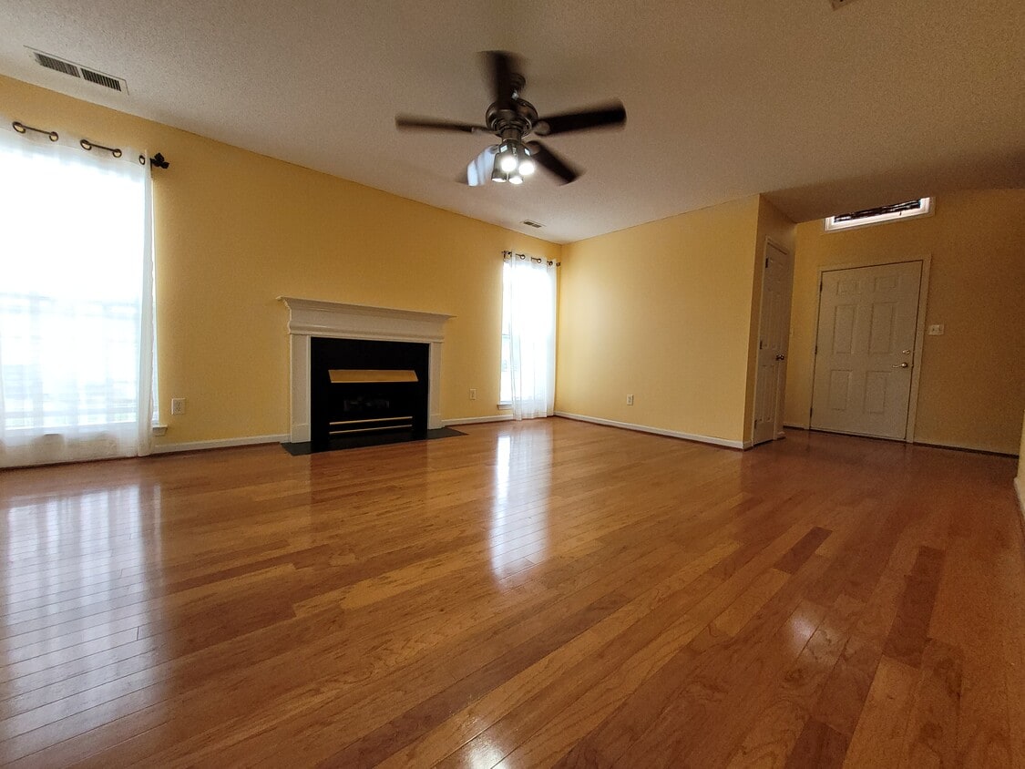 1107 Kerry Greens Dr, Matthews, NC 28104 House for Rent in Matthews