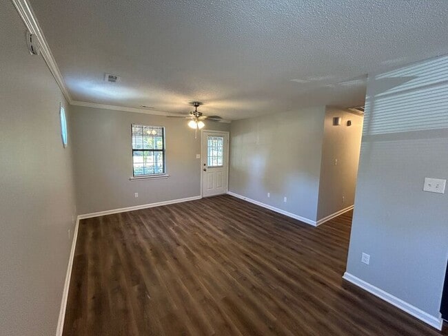 Building Photo - 908 Austin St SW