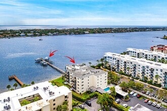 Building Photo - 1206 S Lake Dr