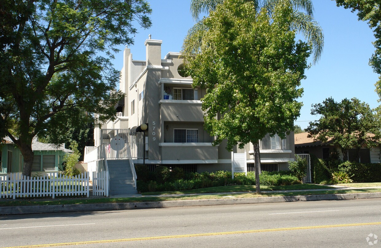 Primary Photo - 5709 Kester Ave