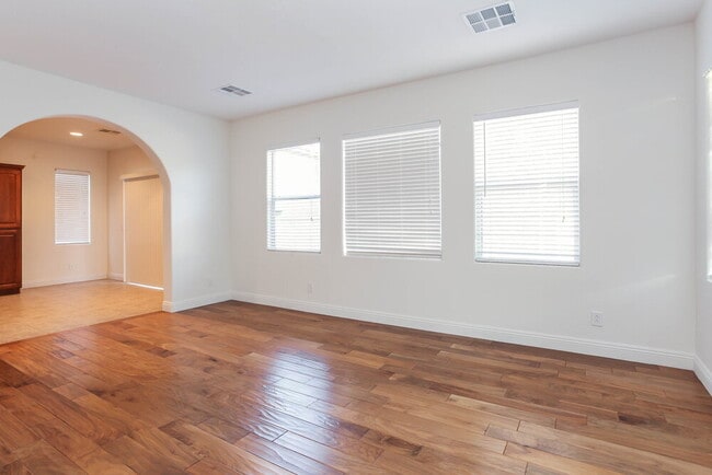 Building Photo - 7924 N Kelburn Hill St