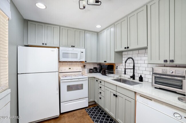 Foto del edificio - 4354 N 82nd St