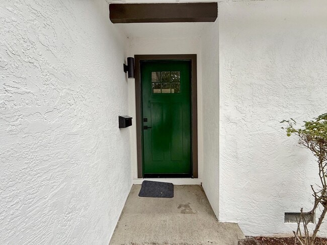 Building Photo - 1158 Jensen Cir