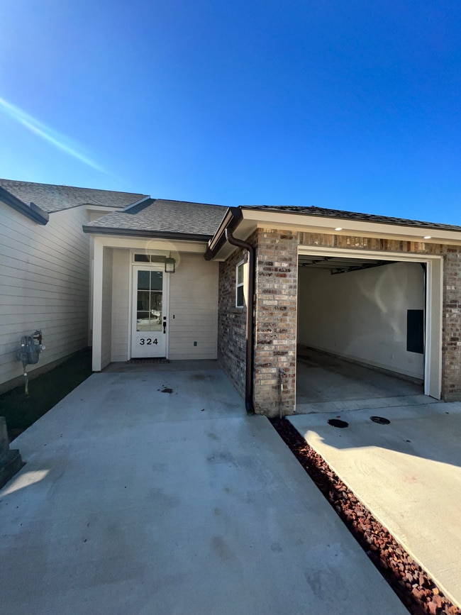 Photo - 324 Saint Thomas Ln Townhome