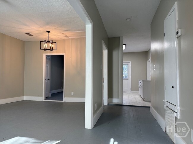 Building Photo - 728 W 39th St