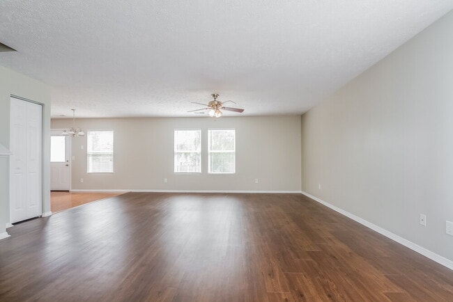 Building Photo - 2694 Sutherland Dr