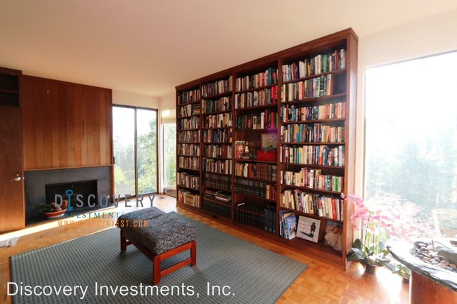 Building Photo - 3 br, 2.5 bath House - 33 Castle Lane