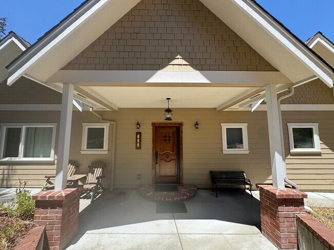 Foto del edificio - Beautiful 3 Bedroom/2 Bathroom Plus Bonus Room in Ben Lomond