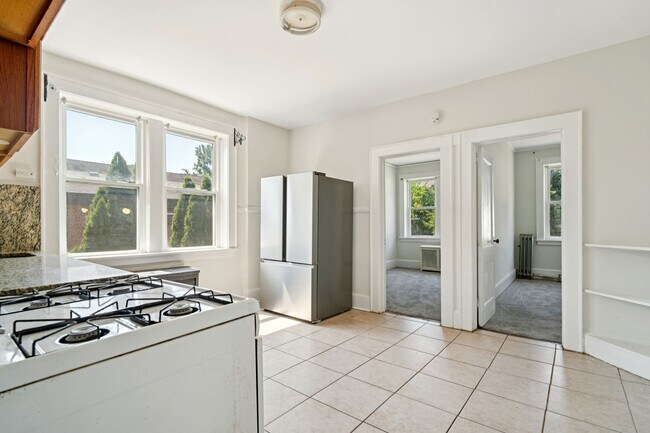 Foto del edificio - 60-62-62 Elmwood Ave