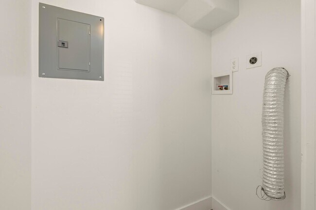 Building Photo - 792 500 N