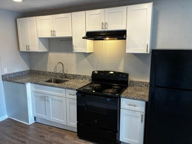 Foto del edificio - 2150 Inwood Terrace