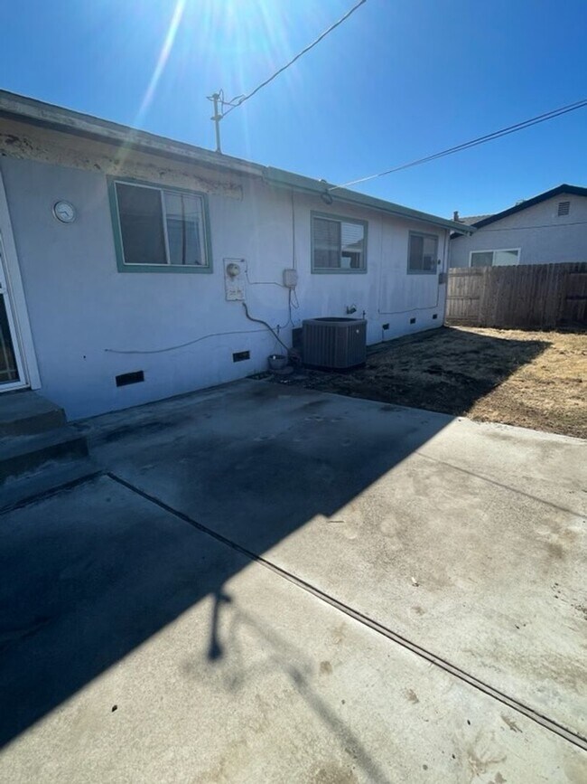Building Photo - 137 Argonaunt Street