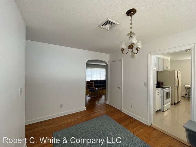 Building Photo - 3 br, 1 bath House - 35 Burnham Road