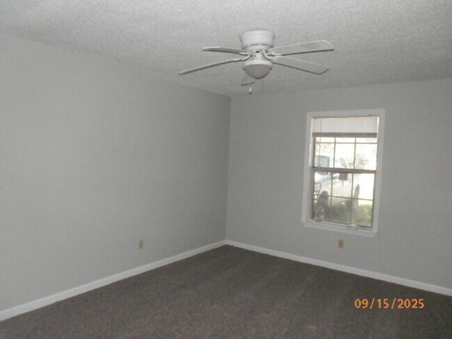 Foto del edificio - 631 Windhaven Dr