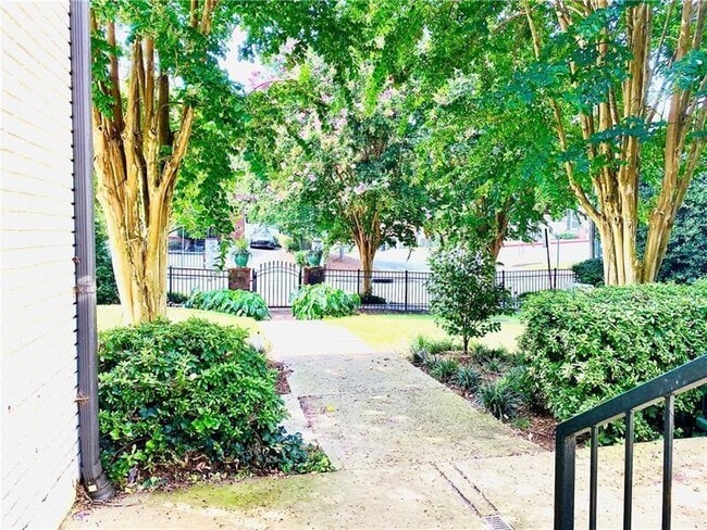 Foto del edificio - 48 Peachtree Ave NE