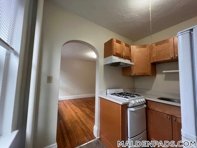 Building Photo - 349 Pleasant St