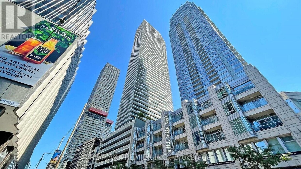 Primary Photo - 2221 Yonge St