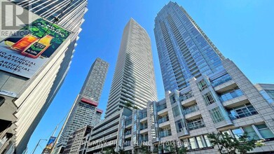 Building Photo - 2221 Yonge St