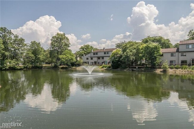 Foto del edificio - 1360 Cedarwood Dr