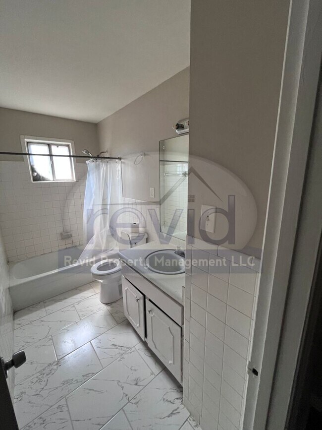 Building Photo - 3414 Carnes Ave
