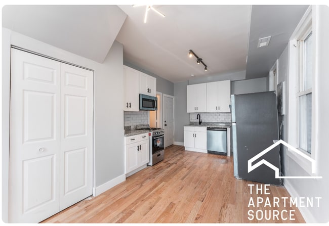 Photo - 1624 W Beach Ave Apartment