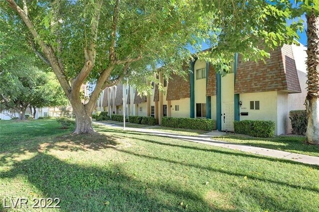 Foto del edificio - LOVELY 2-STORY TOWNHOME WITH 3 BEDROOMS / ...