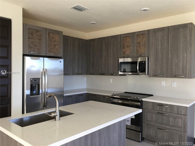 Building Photo - 15686 NW 91st Ct