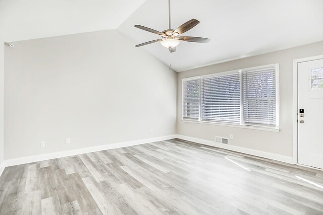 Building Photo - 3003 Orion Dr