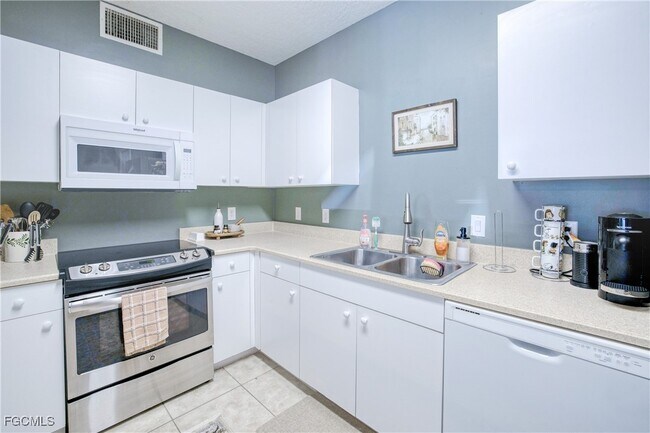 Foto del edificio - 1040 Hancock Creek S Blvd