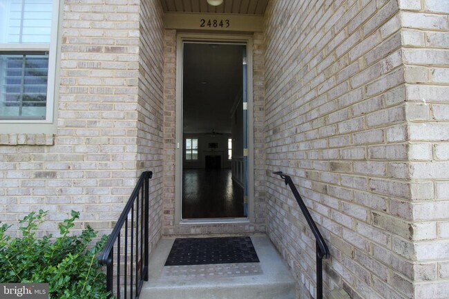 Foto del edificio - 24843 Somerby Dr