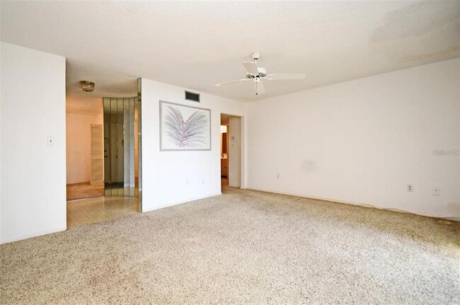 Building Photo - 536 Orange Dr