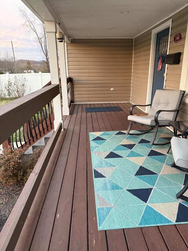 Foto del edificio - 146 E Park Dr