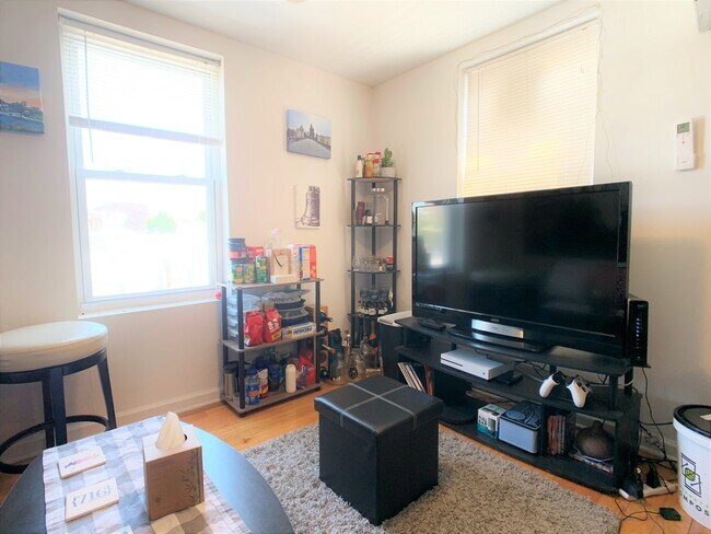 Foto del edificio - 2731 Brown St