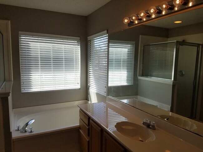 Foto del edificio - 852 Terrace Ct