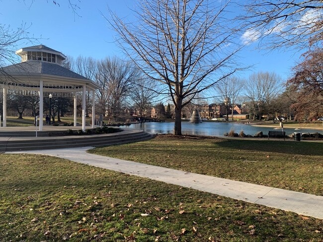 Interior Photo - 692 N High St