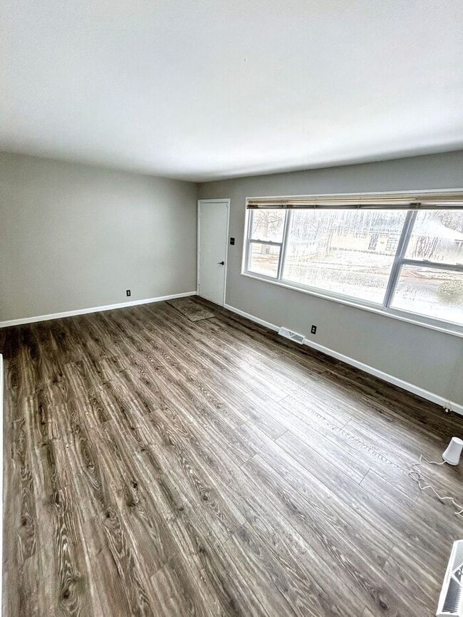 Building Photo - Charming 3-Bedroom Home with Modern Comfor...