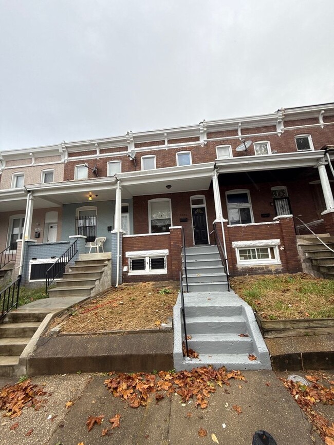 Building Photo - 1832 E 28th St