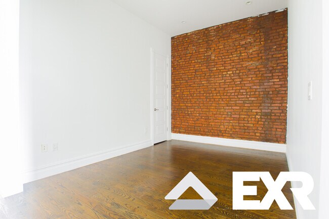 Foto del edificio - 629A Madison St
