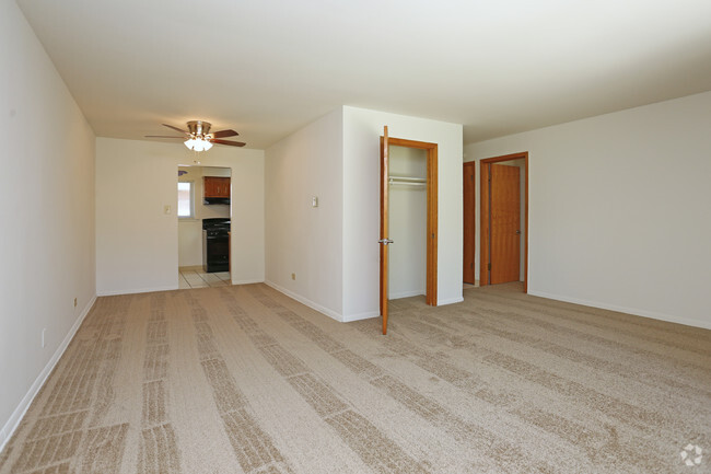 1 HAB, 1 BA - Sala de estar - Glen Ellyn Apartment Homes