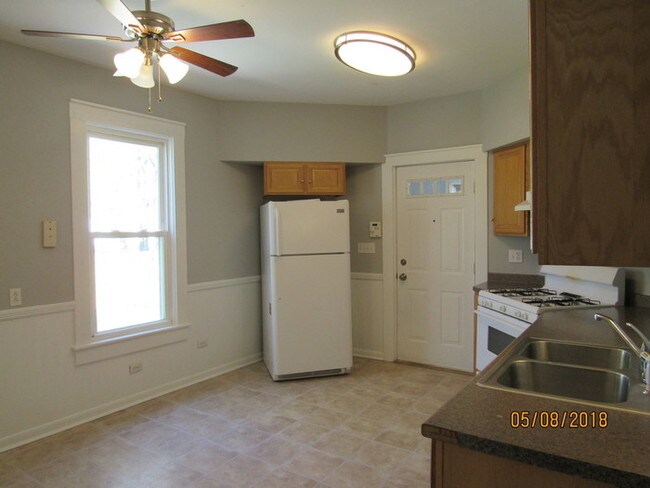 Building Photo - Spacious 2BD+ Duplex in Willoughby!
