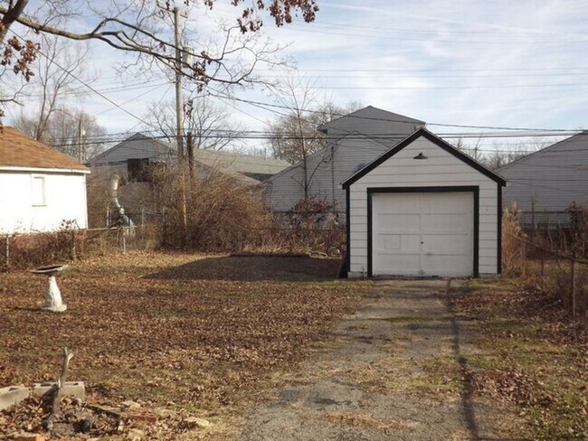 Building Photo - 24 Stafford Ave